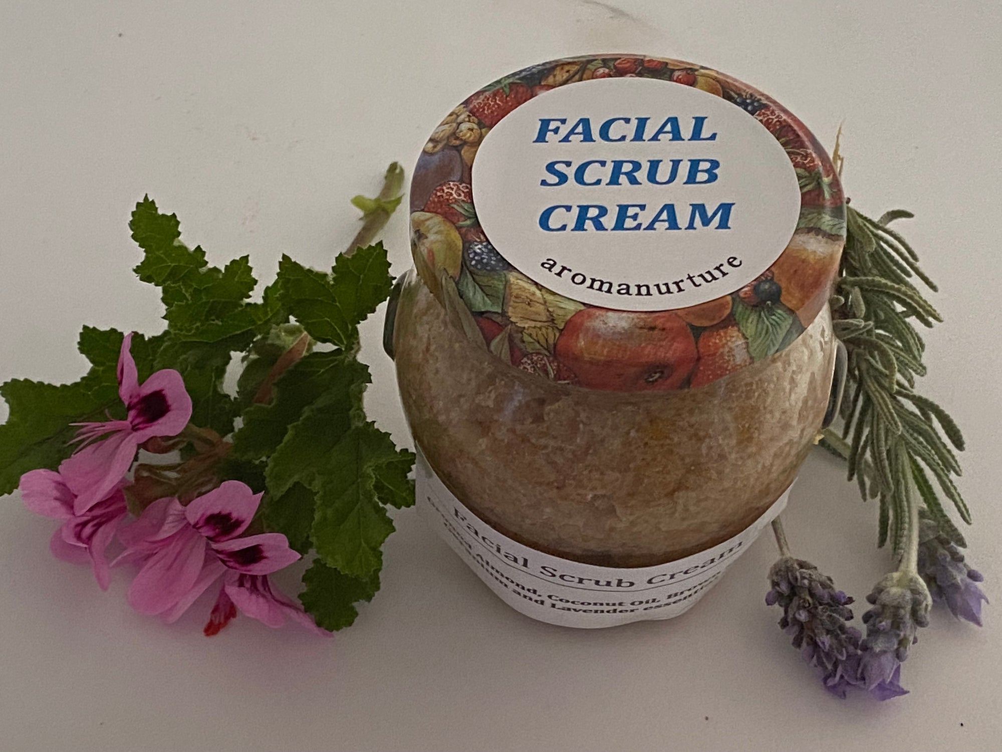 Facial Scrub Hydrating 212 grams.