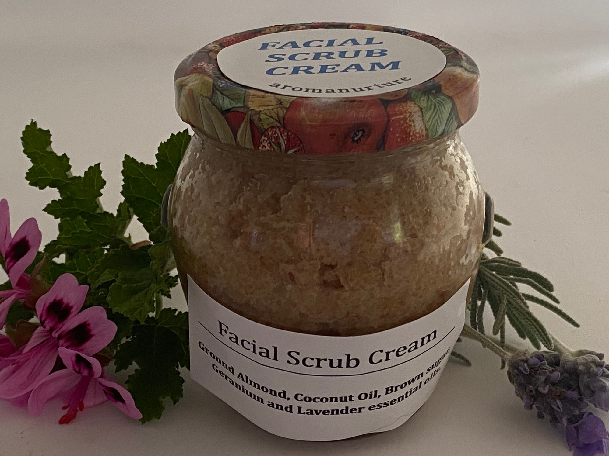 Facial Scrub Hydrating 212 grams.